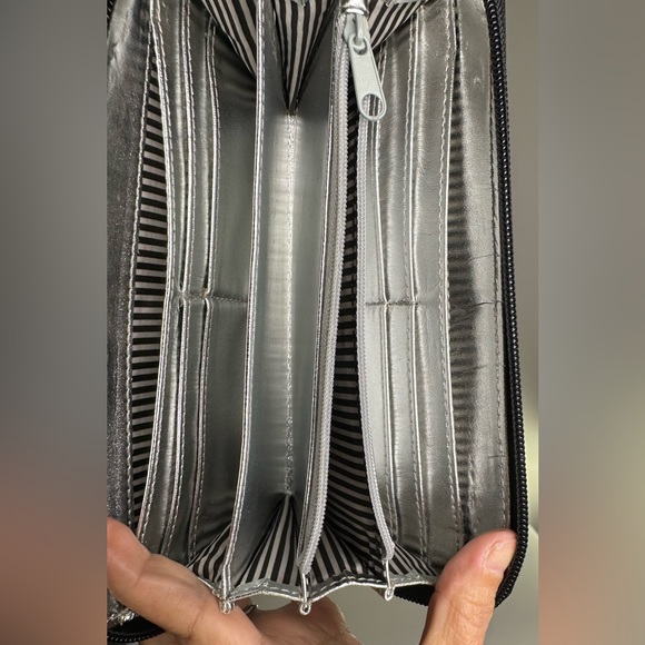 Nine West Wallet, snake skin style pattern, several compartments. - Picture 7 of 12